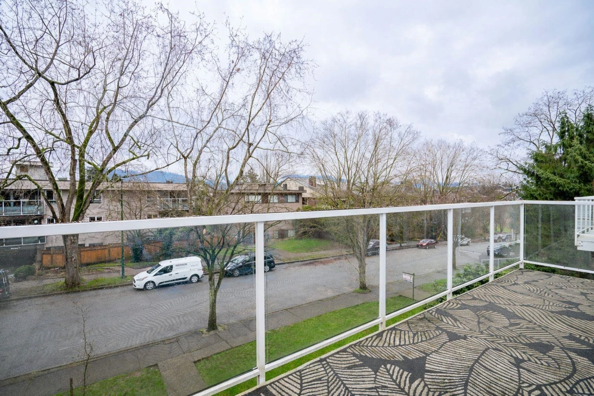 Laundry Room Photo of 318 830 E 7th Avenue, Vancouver, BC