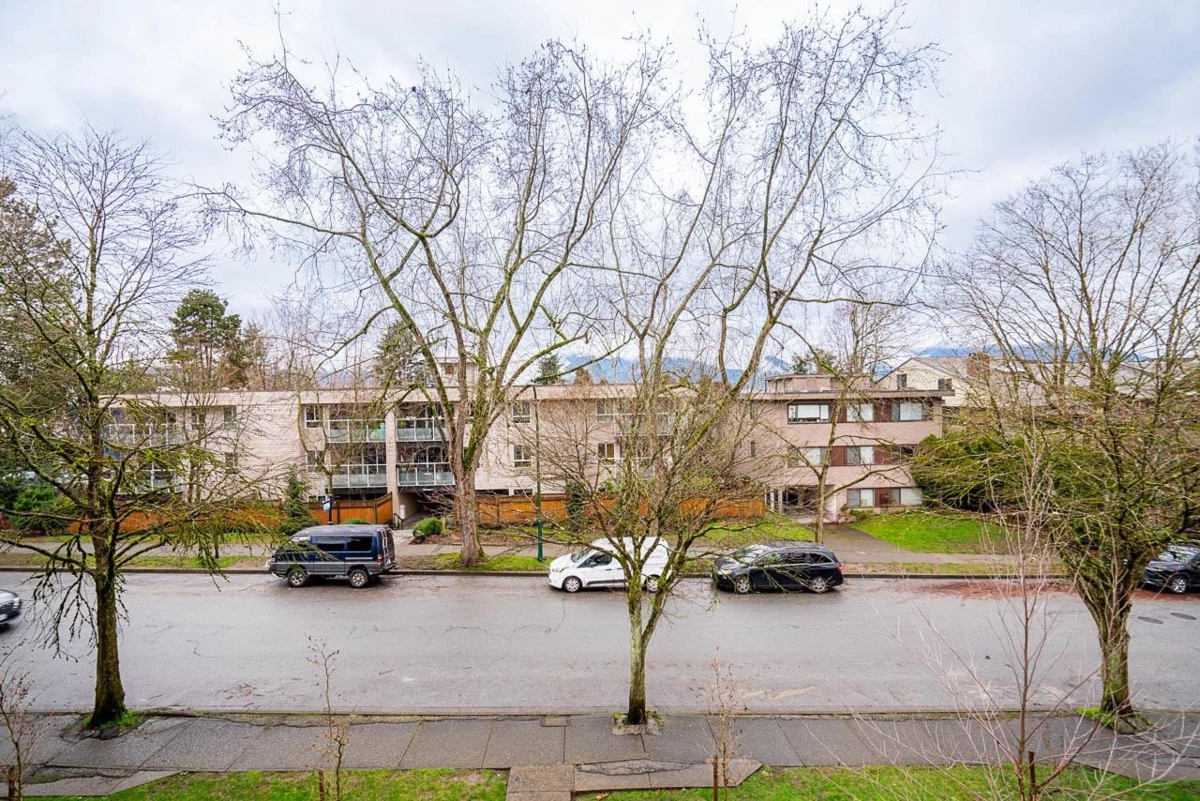 Mudroom Photo of 318 830 E 7th Avenue, Vancouver, BC