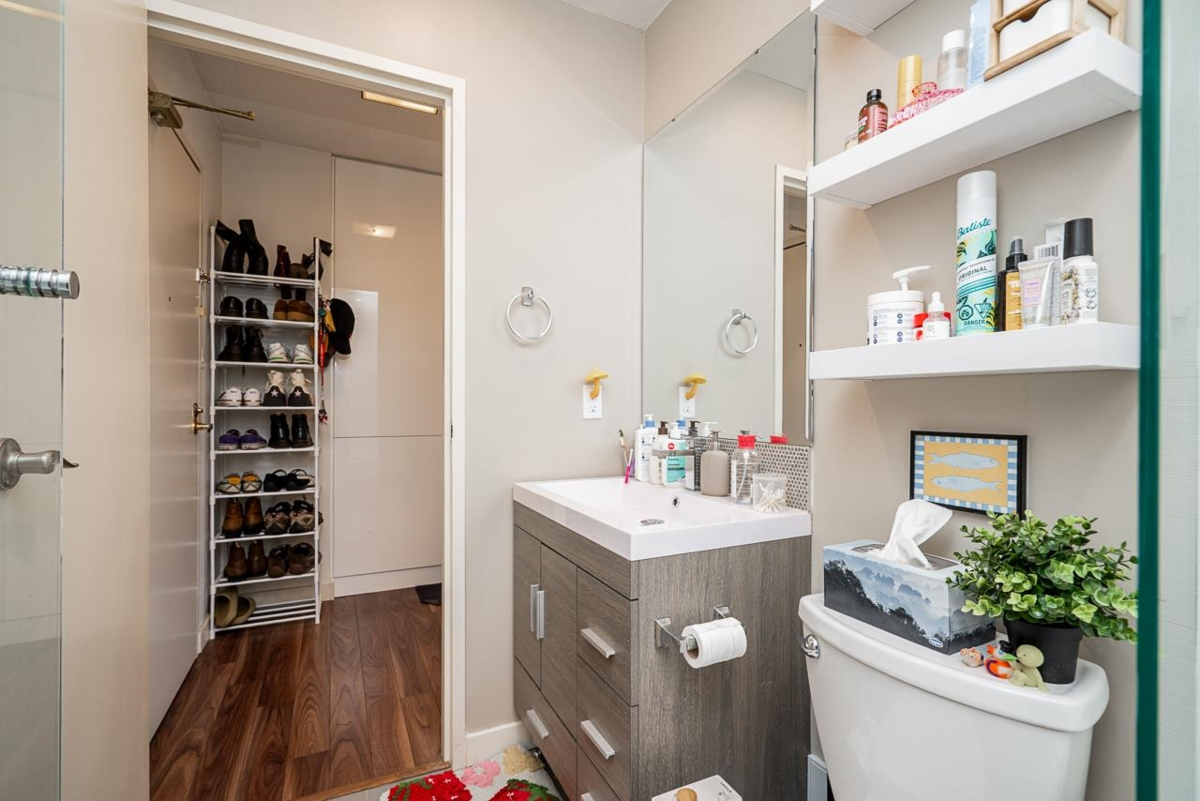 Office / Den Photo of 318 830 E 7th Avenue, Vancouver, BC