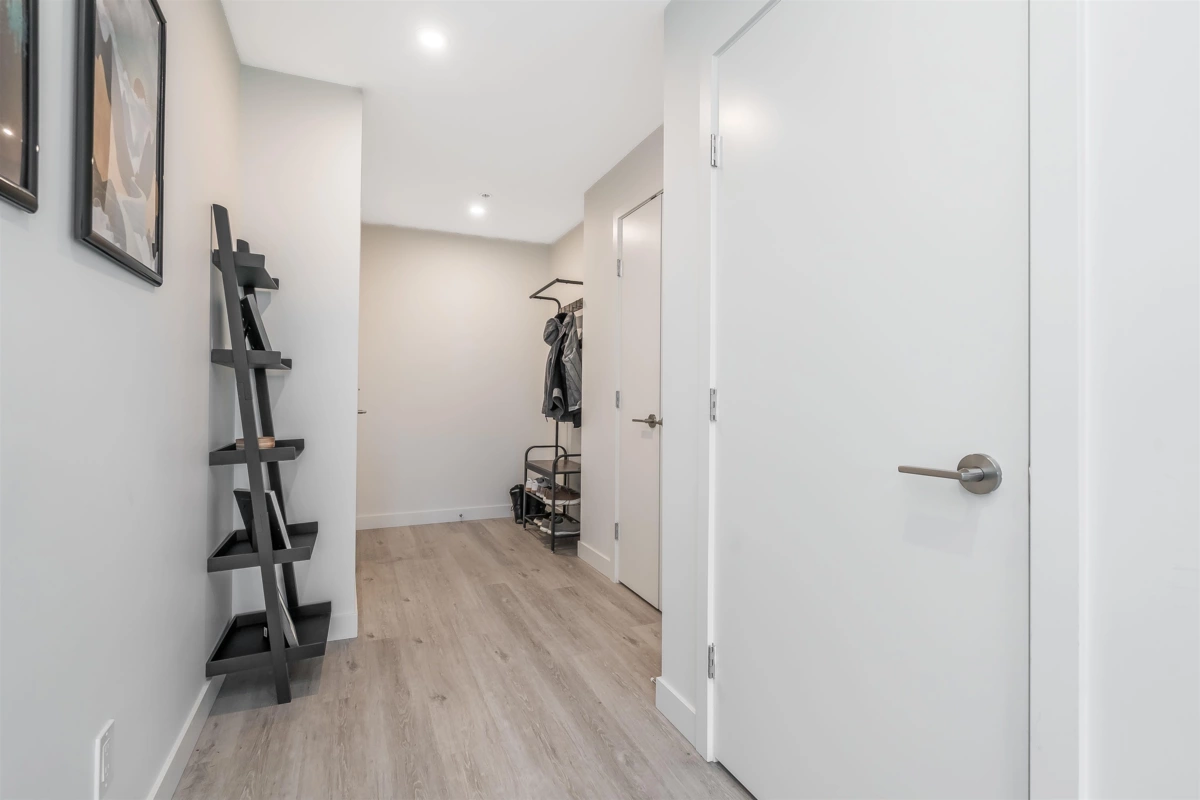 Kitchen Photo of 511 2649 James Street, Abbotsford, BC