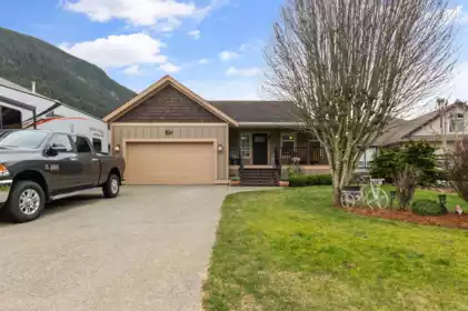 246 Balsam Avenue, Harrison Hot Springs, BC, Harrison Hot Springs — 3 bed single family residence for sale