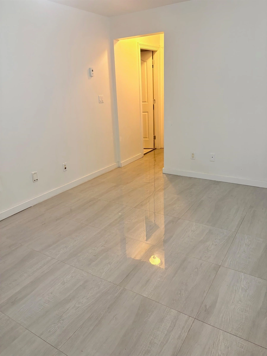 Fitness Center Photo Near 14621 81a Avenue, Surrey, BC