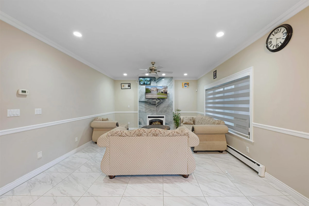 Walk-In Closet Photo of 14621 81a Avenue, Surrey, BC