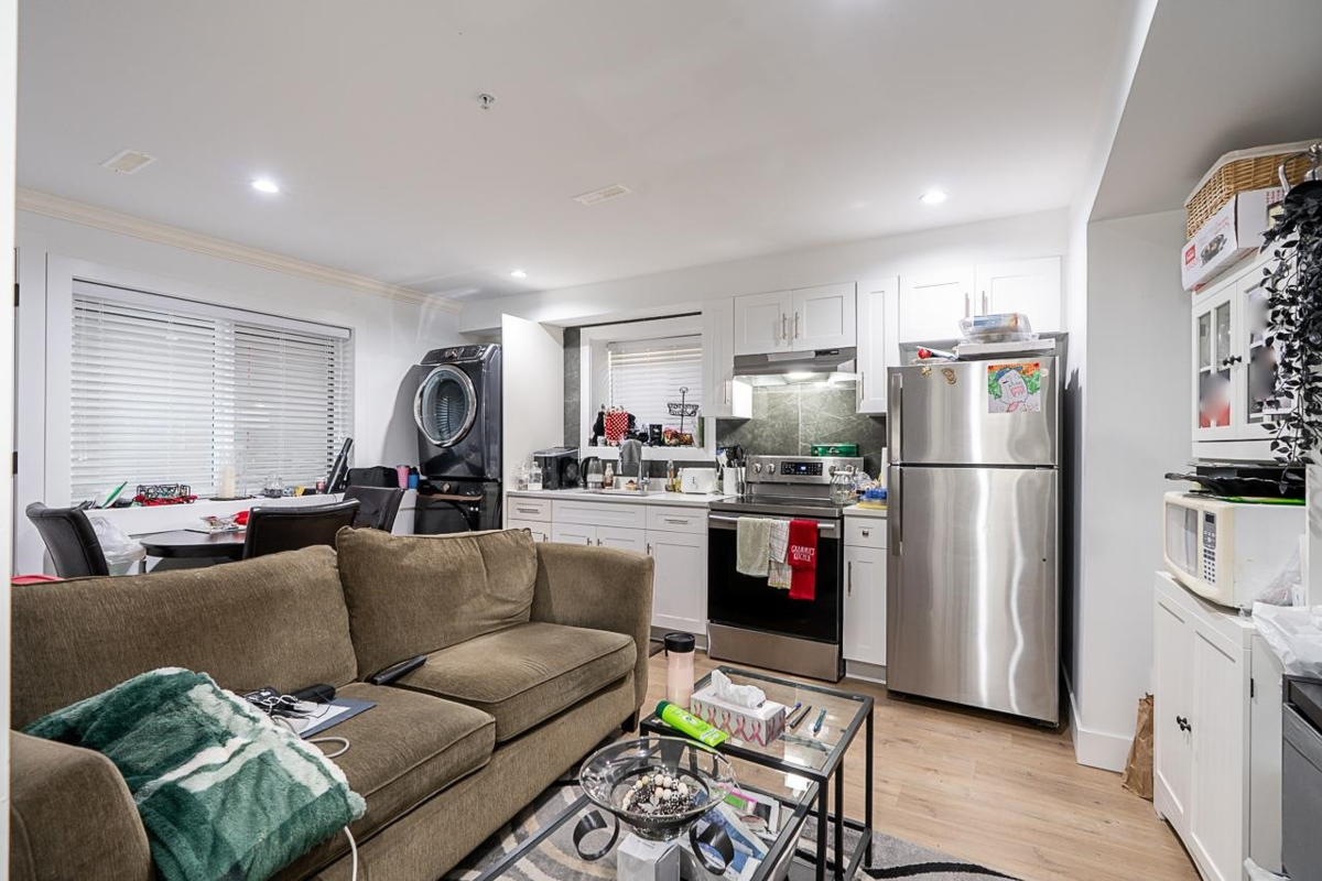 Swimming Pool Photo of 23091 134 Loop, Maple Ridge, BC