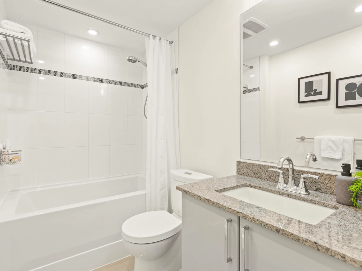 Entry Foyer Photo of 608 38 W 1st Avenue, Vancouver, BC