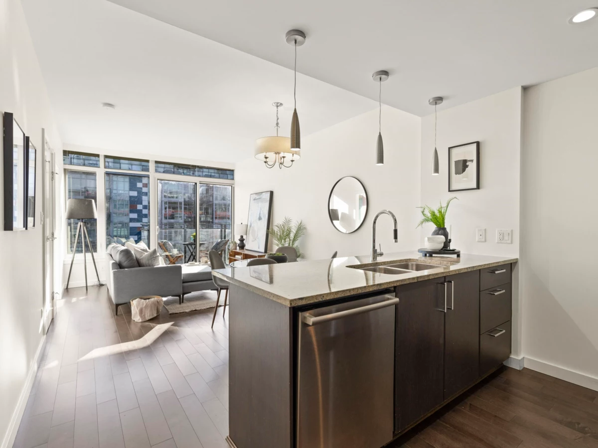 Walk-In Closet Photo of 608 38 W 1st Avenue, Vancouver, BC