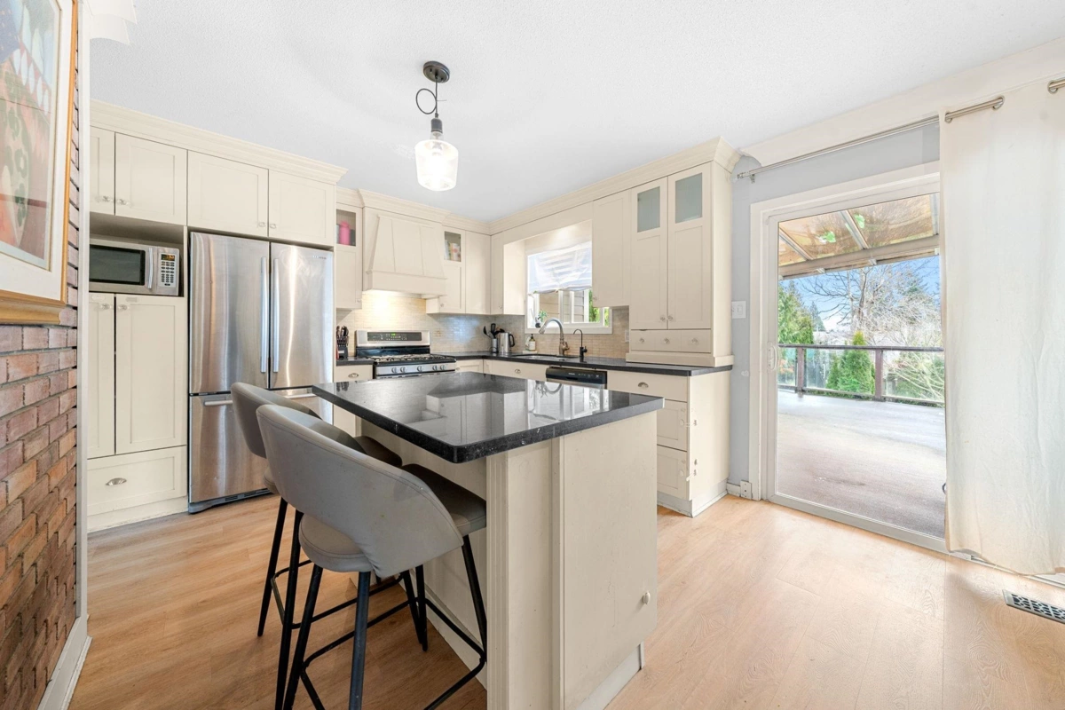Breakfast Nook Photo of 1276 Kent Street, White Rock, BC