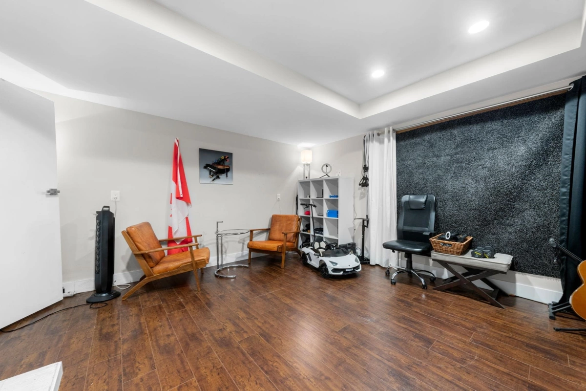 Front Yard Photo of 1276 Kent Street, White Rock, BC