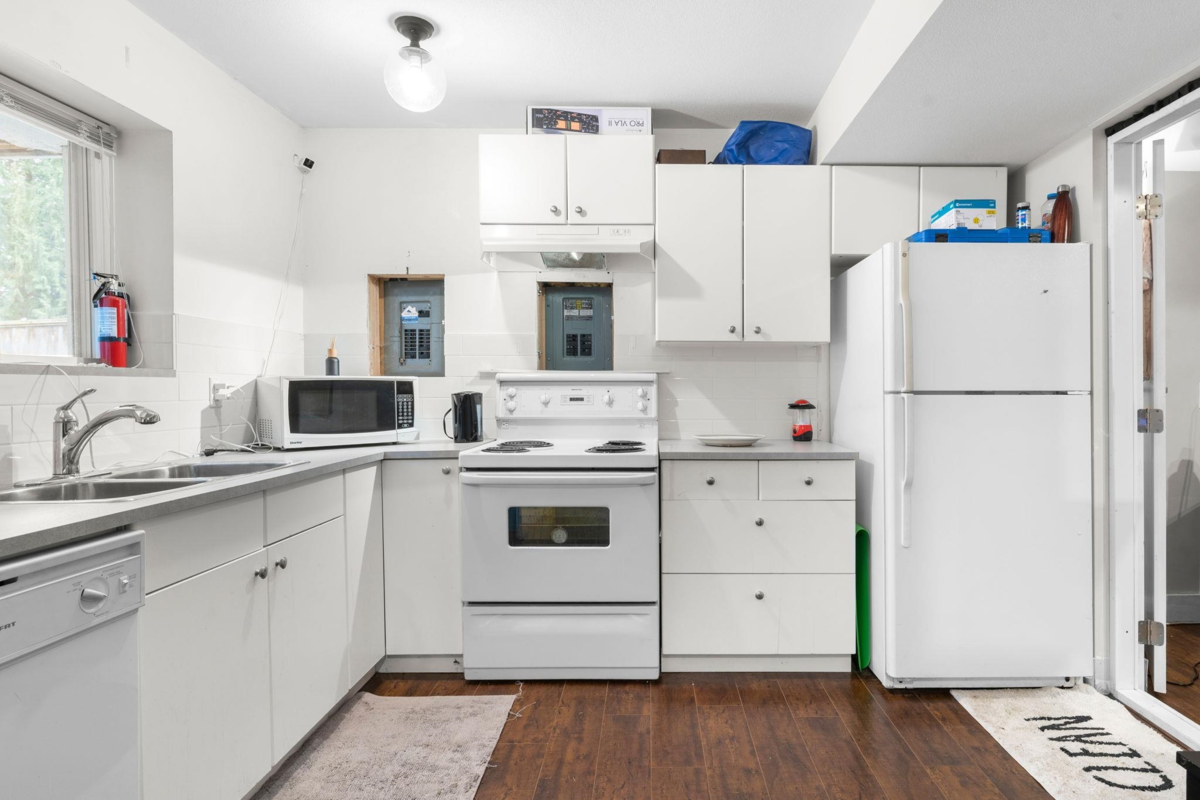 Guest Bathroom Photo of 1276 Kent Street, White Rock, BC