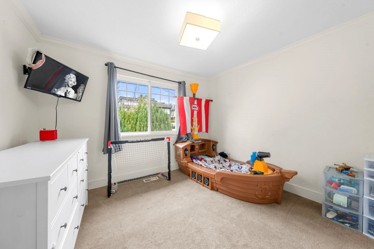 Hallway Photo of 1276 Kent Street, White Rock, BC