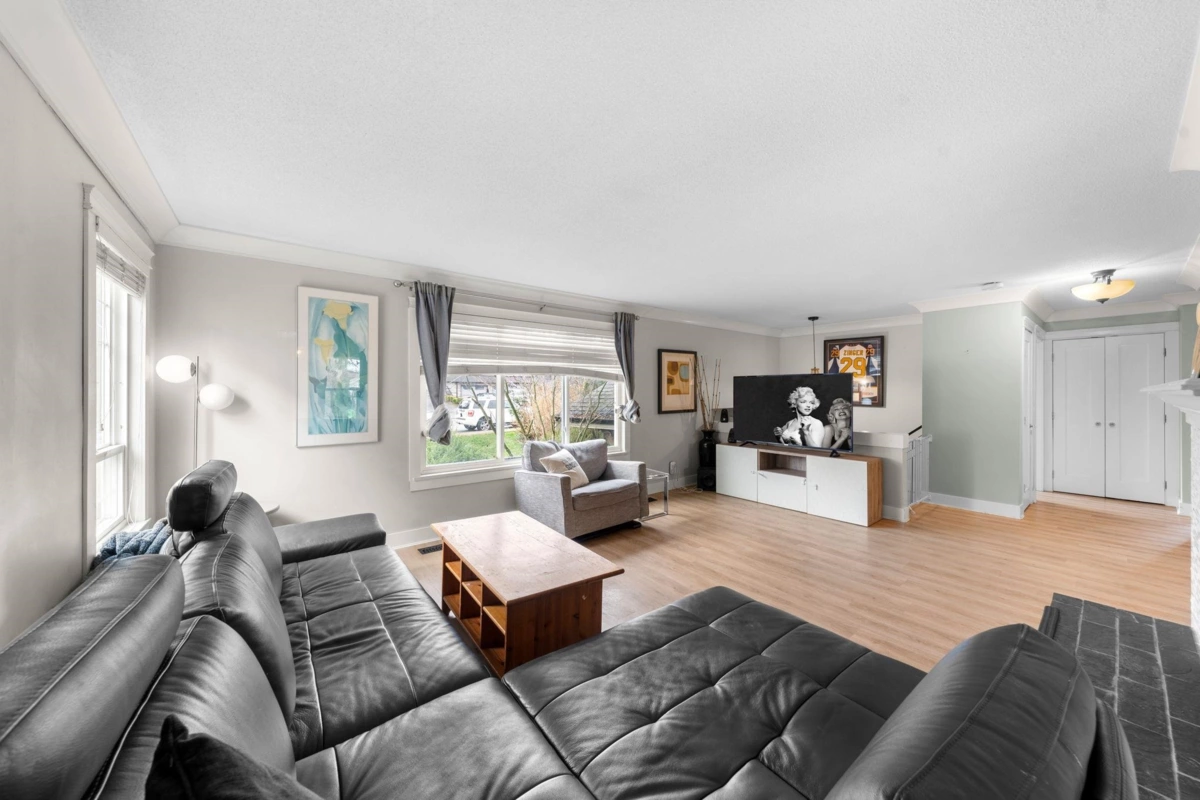 Kitchen Photo of 1276 Kent Street, White Rock, BC