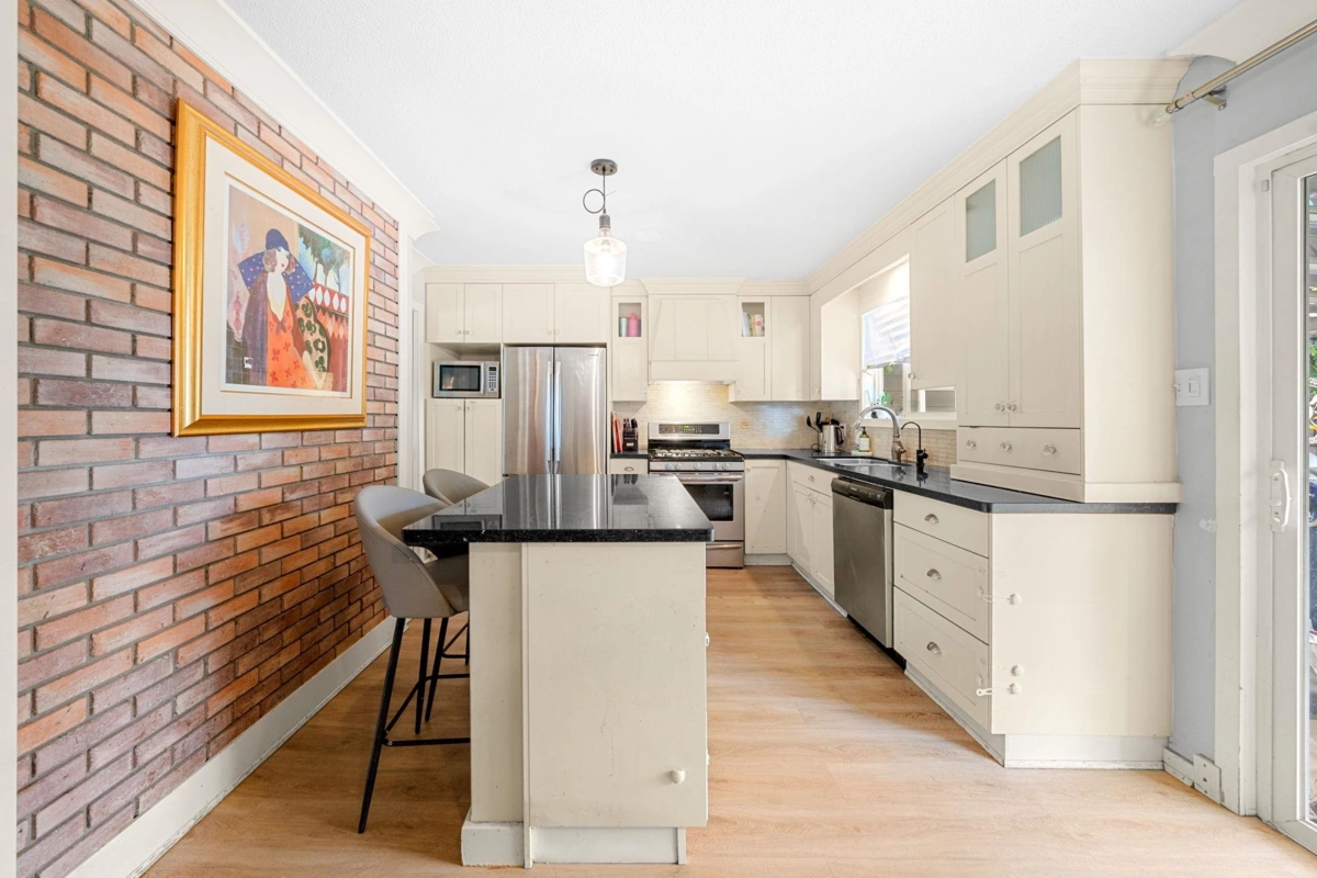 Primary Bathroom Photo of 1276 Kent Street, White Rock, BC