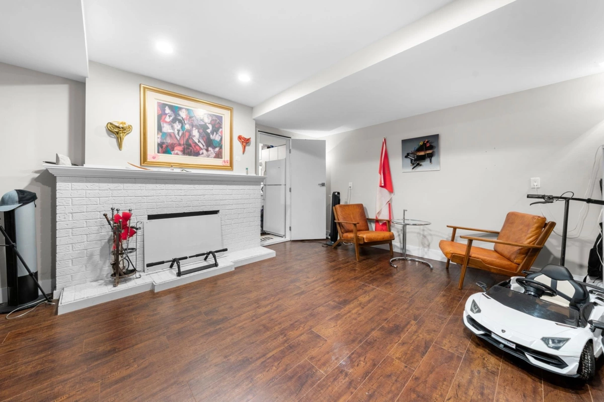 Swimming Pool Photo of 1276 Kent Street, White Rock, BC