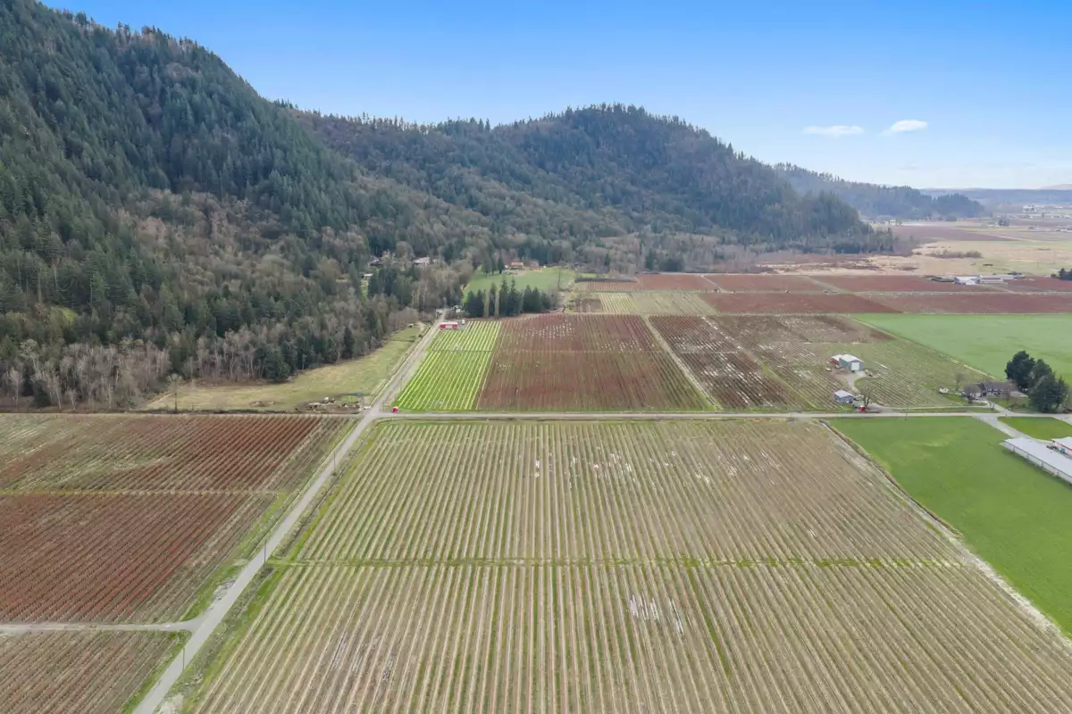 Hallway Photo of 6209 Little Street, Abbotsford, BC