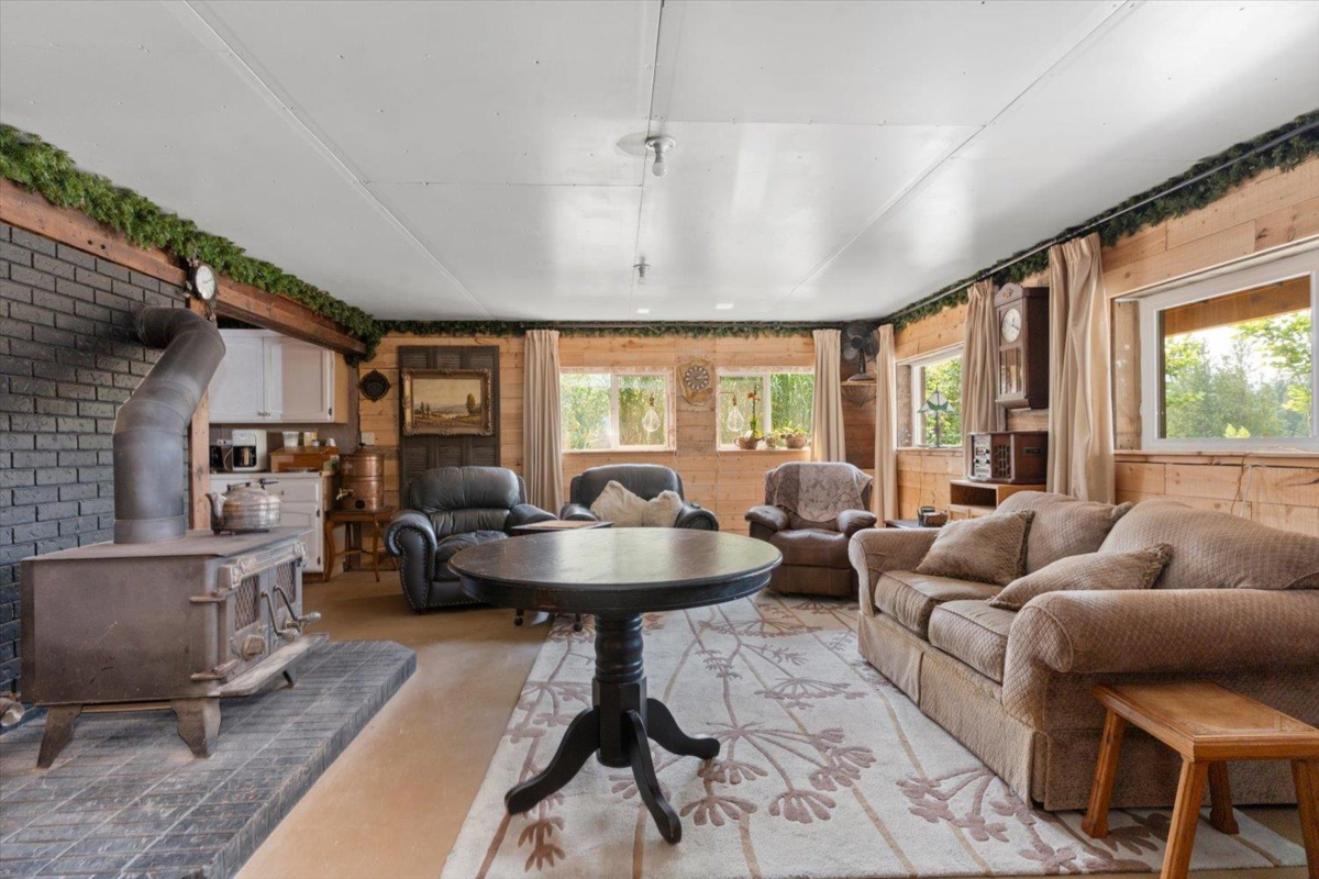 Basement Recreation Room Photo of 49825 Larsen Road, Chilliwack, BC