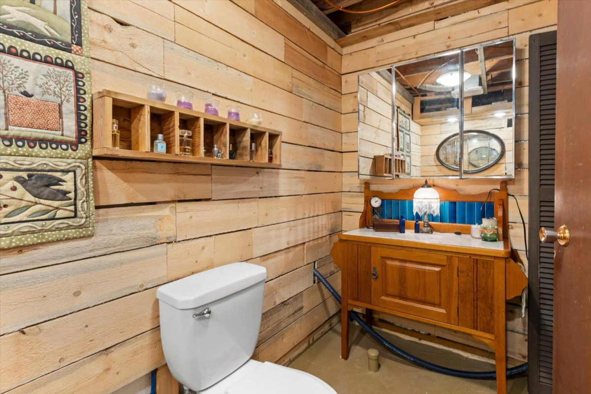 Entry Foyer Photo of 49825 Larsen Road, Chilliwack, BC
