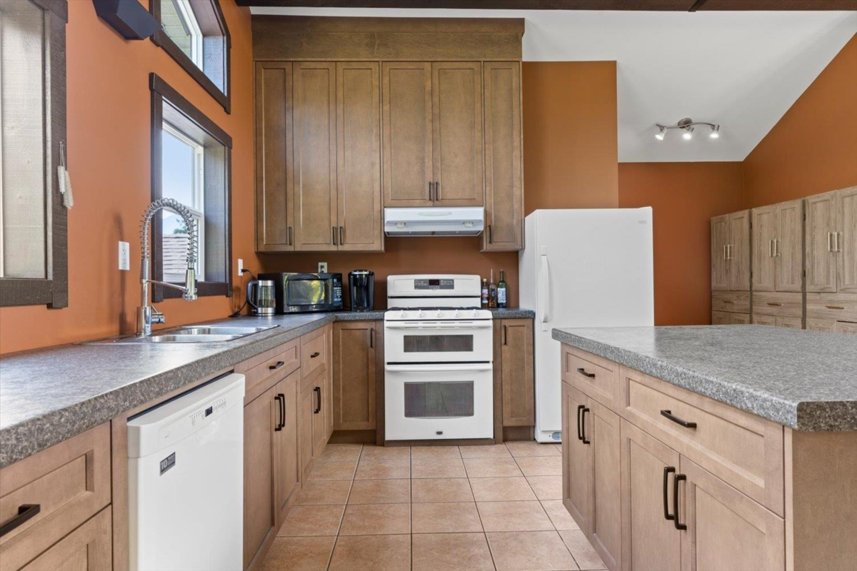 Front Yard Photo of 49825 Larsen Road, Chilliwack, BC