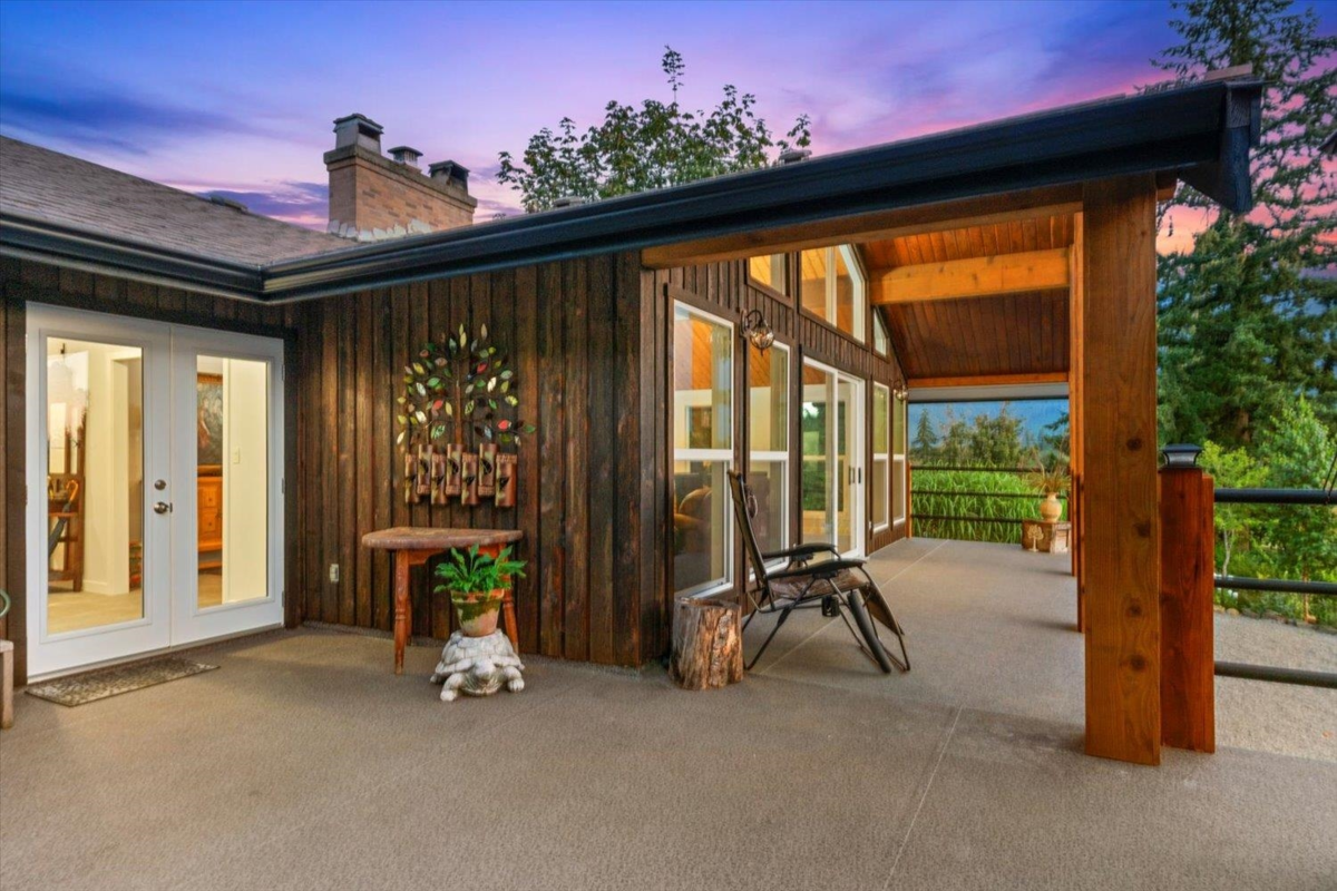 Hallway Photo of 49825 Larsen Road, Chilliwack, BC