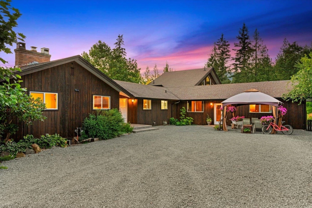 Outdoor Kitchen Photo of 49825 Larsen Road, Chilliwack, BC