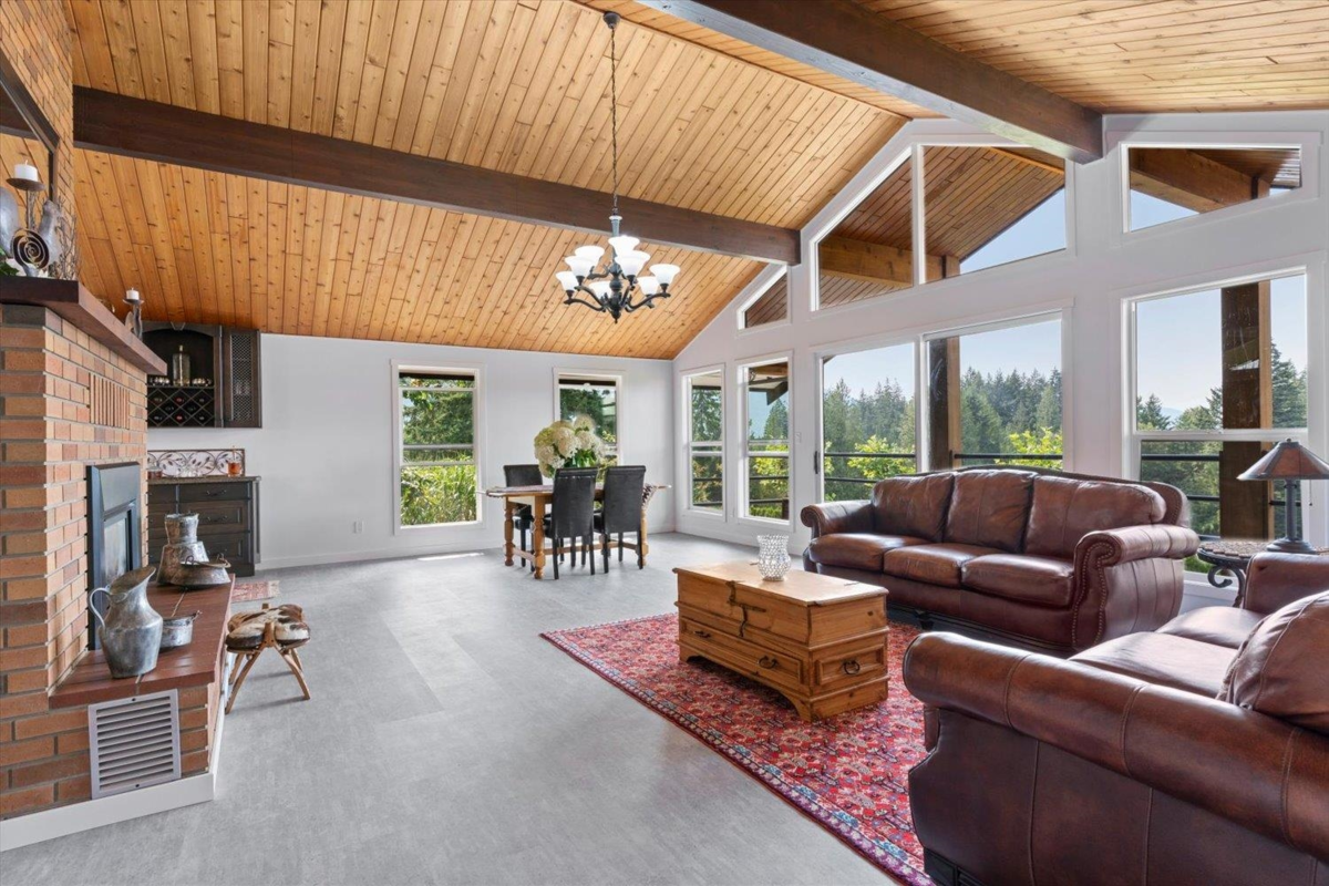 Walk-In Closet Photo of 49825 Larsen Road, Chilliwack, BC