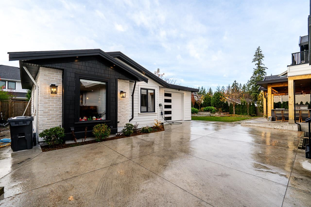 Hot Tub / Spa Photo of 2833 204 Street, Langley, BC