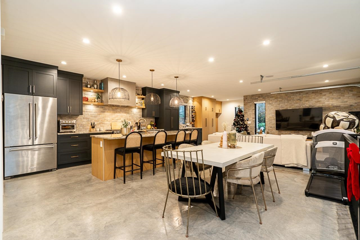 Swimming Pool Photo of 2833 204 Street, Langley, BC