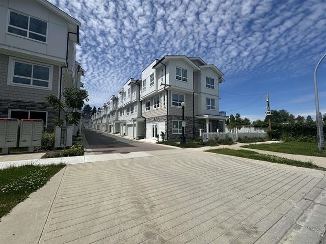 Living Room Photo of 27 8181 135a Street, Surrey, BC
