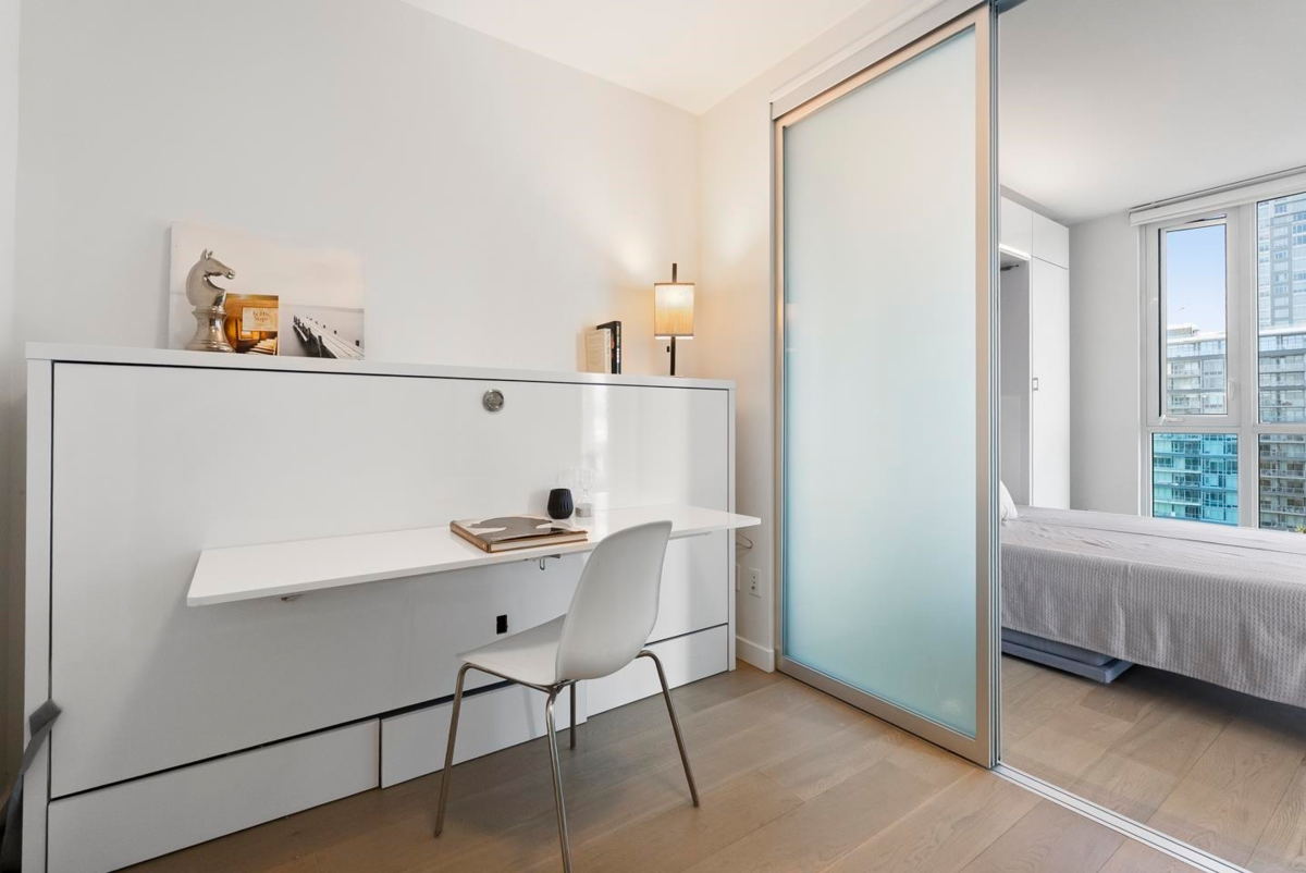 Entry Foyer Photo of 1106 13438 Central Avenue, Surrey, BC