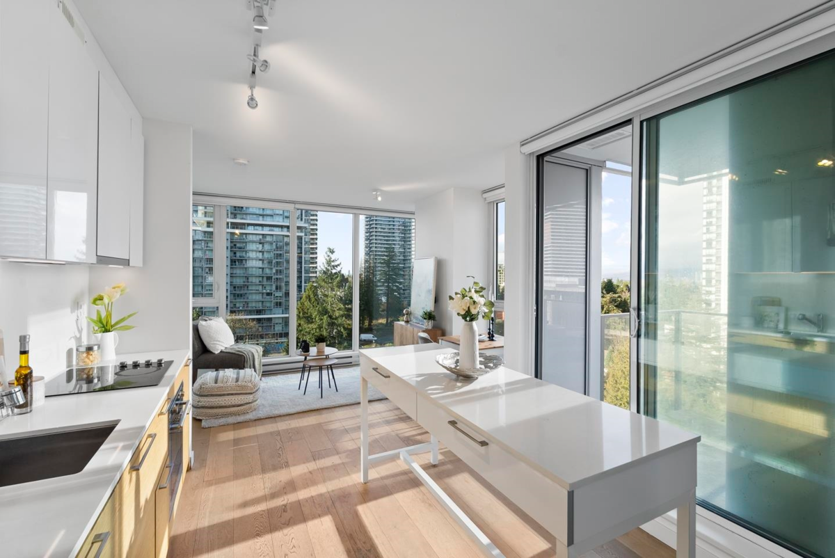 Kitchen Photo of 1106 13438 Central Avenue, Surrey, BC