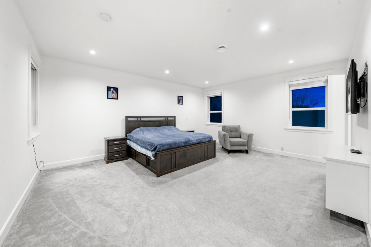Entry Foyer Photo of 23697 Old Yale Road, Langley, BC