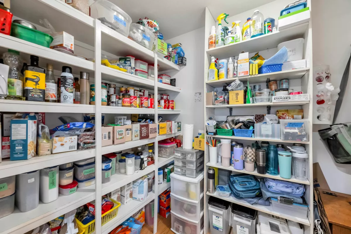 Guest Bathroom Photo of 3556 Dunsmuir Way, Abbotsford, BC