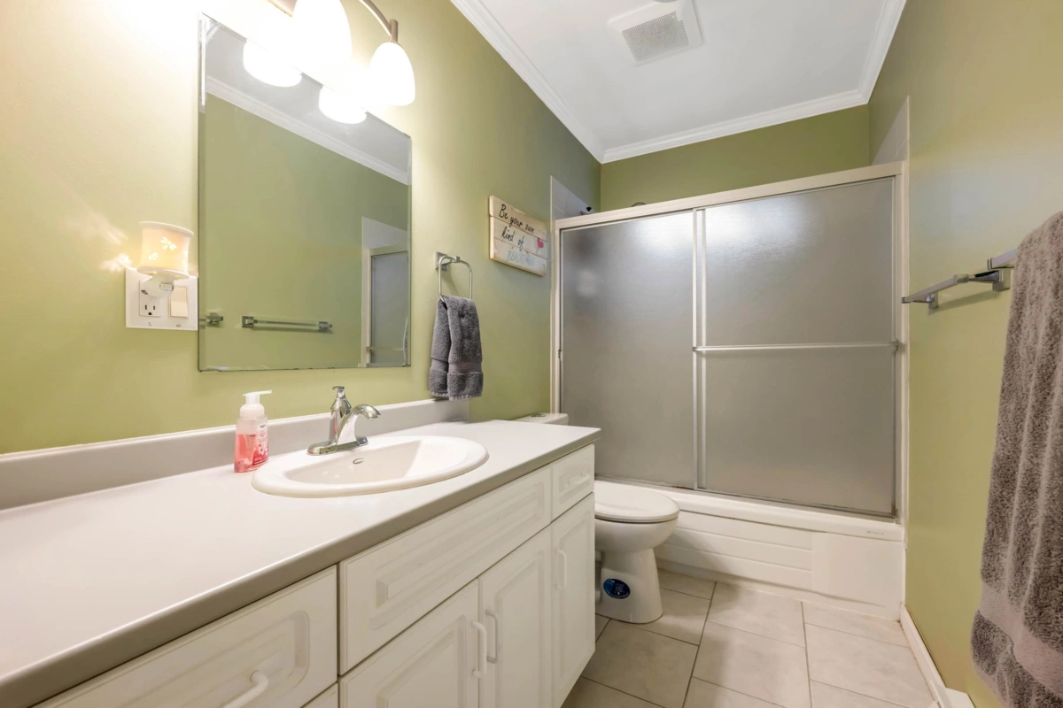 Hallway Photo of 3556 Dunsmuir Way, Abbotsford, BC