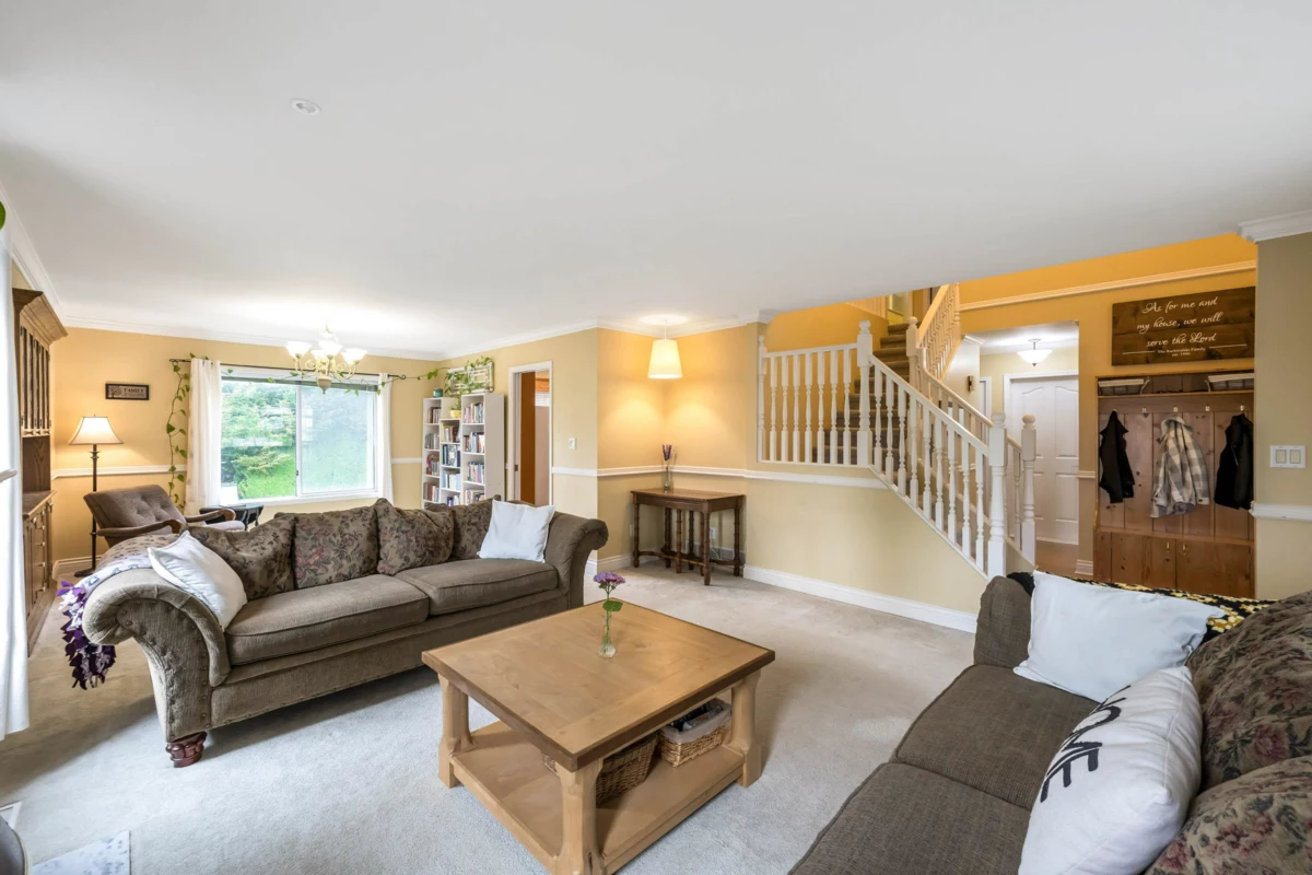 Kitchen Island Photo of 3556 Dunsmuir Way, Abbotsford, BC