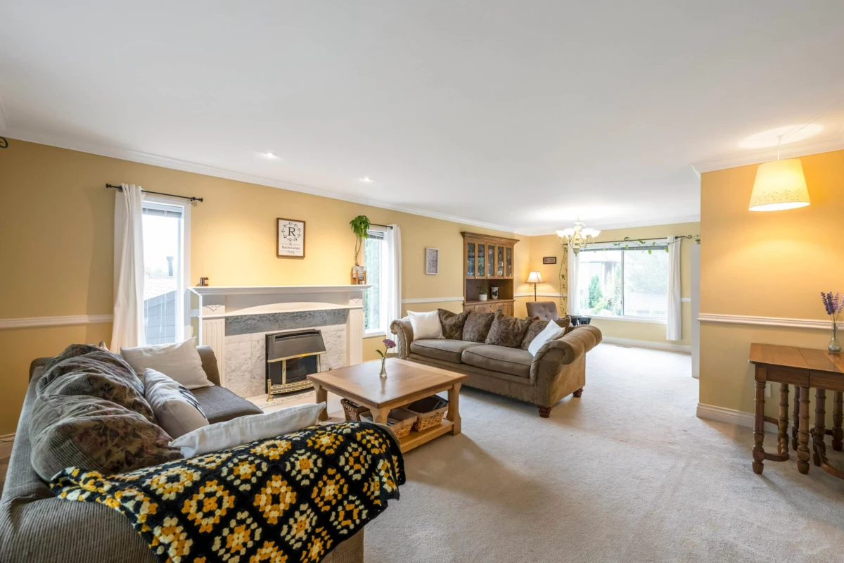 Kitchen Photo of 3556 Dunsmuir Way, Abbotsford, BC