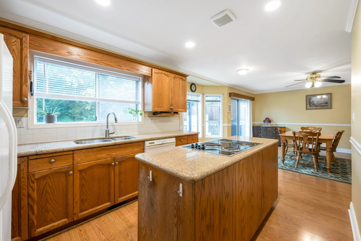 Primary Bathroom Photo of 3556 Dunsmuir Way, Abbotsford, BC