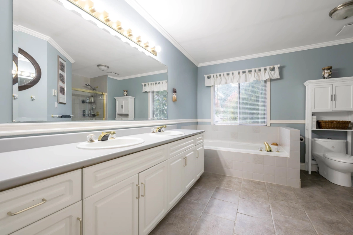 Swimming Pool Photo of 3556 Dunsmuir Way, Abbotsford, BC