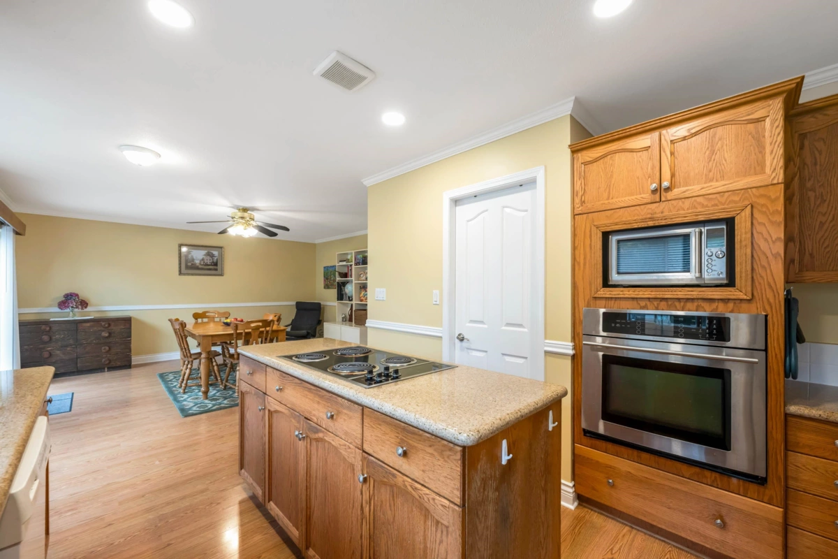 Walk-In Closet Photo of 3556 Dunsmuir Way, Abbotsford, BC