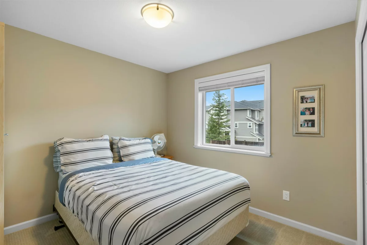 Guest Bathroom Photo of 7065 208a Street, Langley, BC