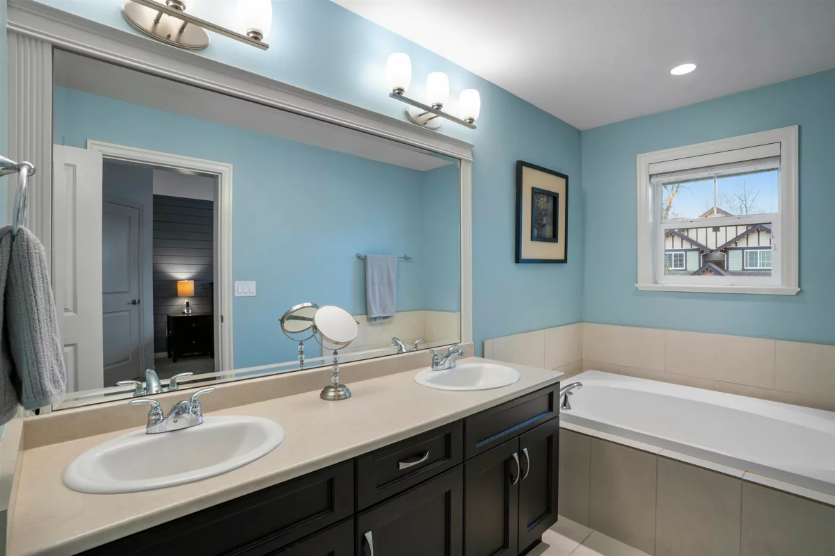 Laundry Room Photo of 7065 208a Street, Langley, BC