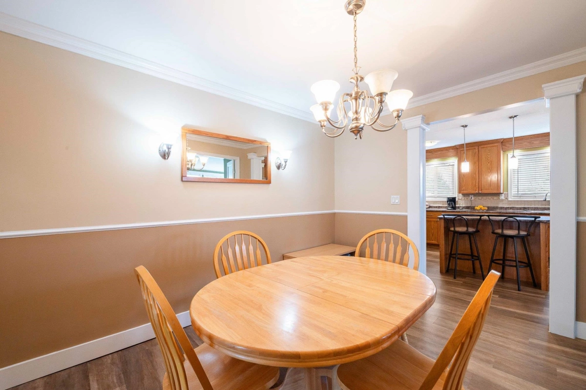 Breakfast Nook Photo of 27157 28 Avenue, Langley, BC