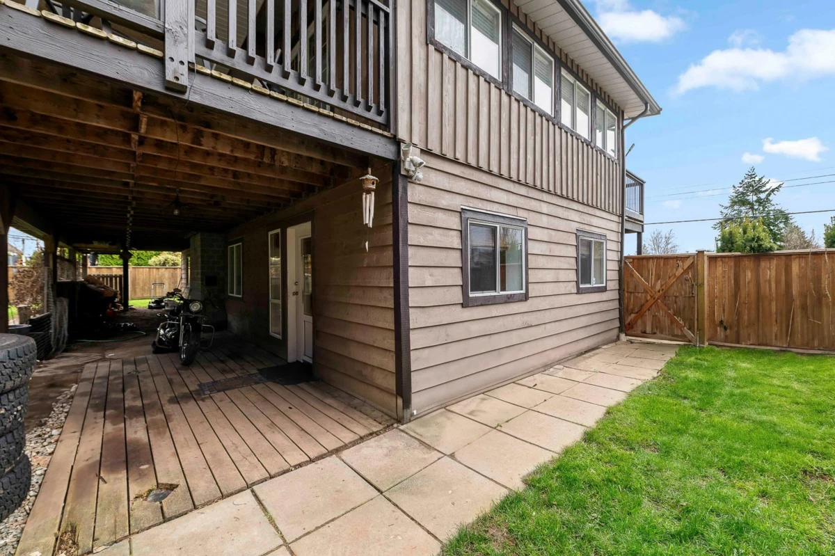 Garage Interior Photo of 27157 28 Avenue, Langley, BC