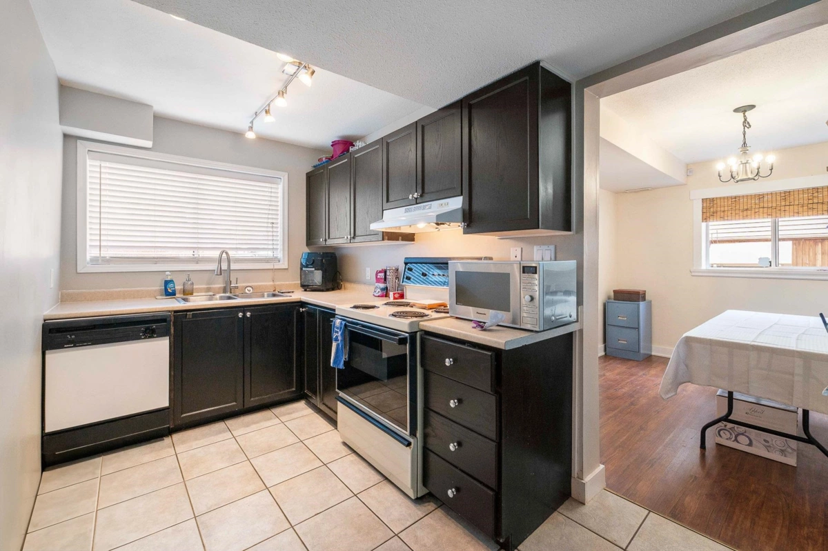 Guest Bathroom Photo of 27157 28 Avenue, Langley, BC