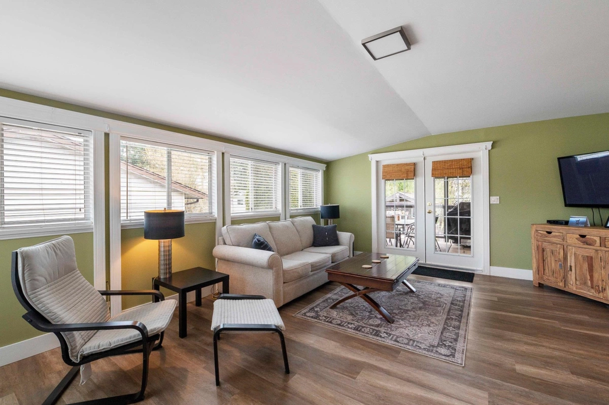 Living Room Photo of 27157 28 Avenue, Langley, BC