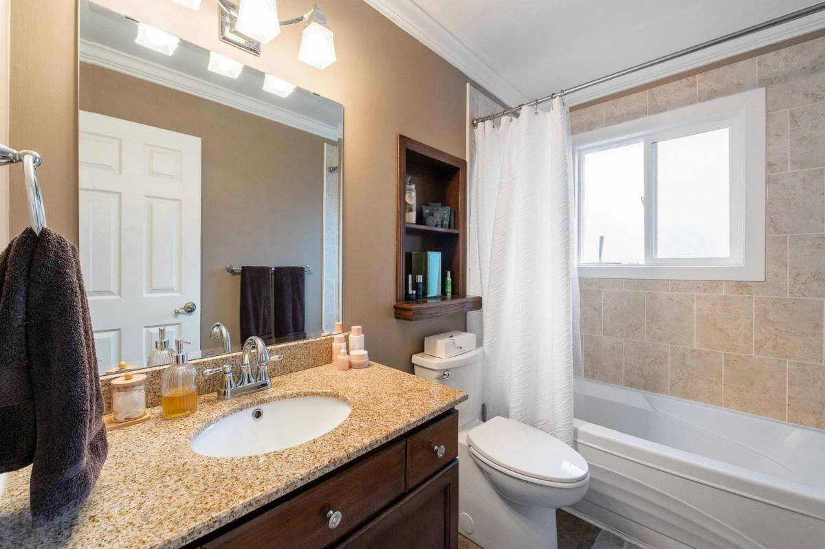 Walk-In Closet Photo of 27157 28 Avenue, Langley, BC