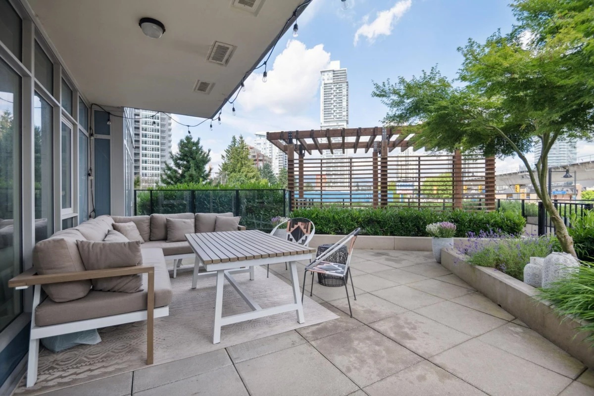 Entry Foyer Photo of 208 691 North Road, Coquitlam, BC