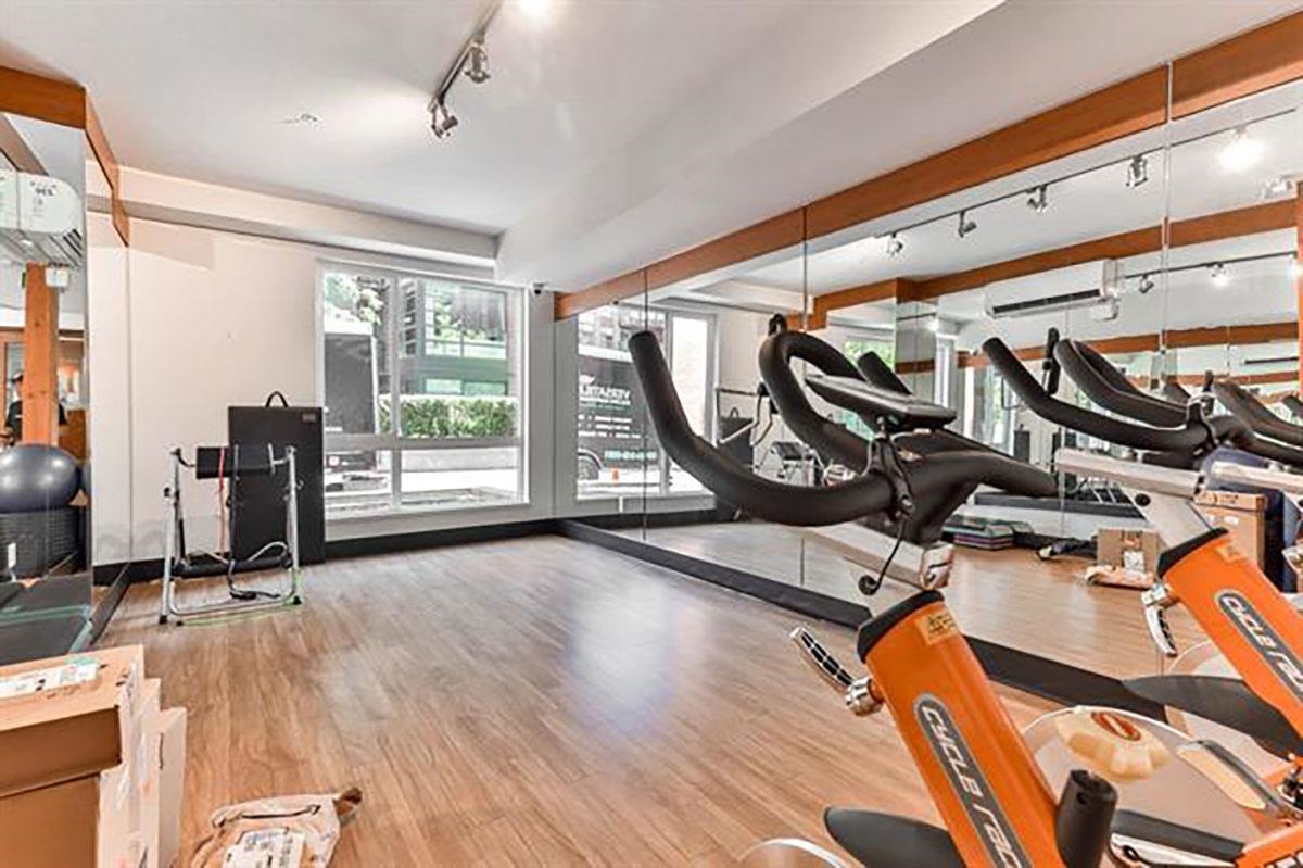 Guest Bathroom Photo of 524 723 W 3rd Street, North Vancouver, BC