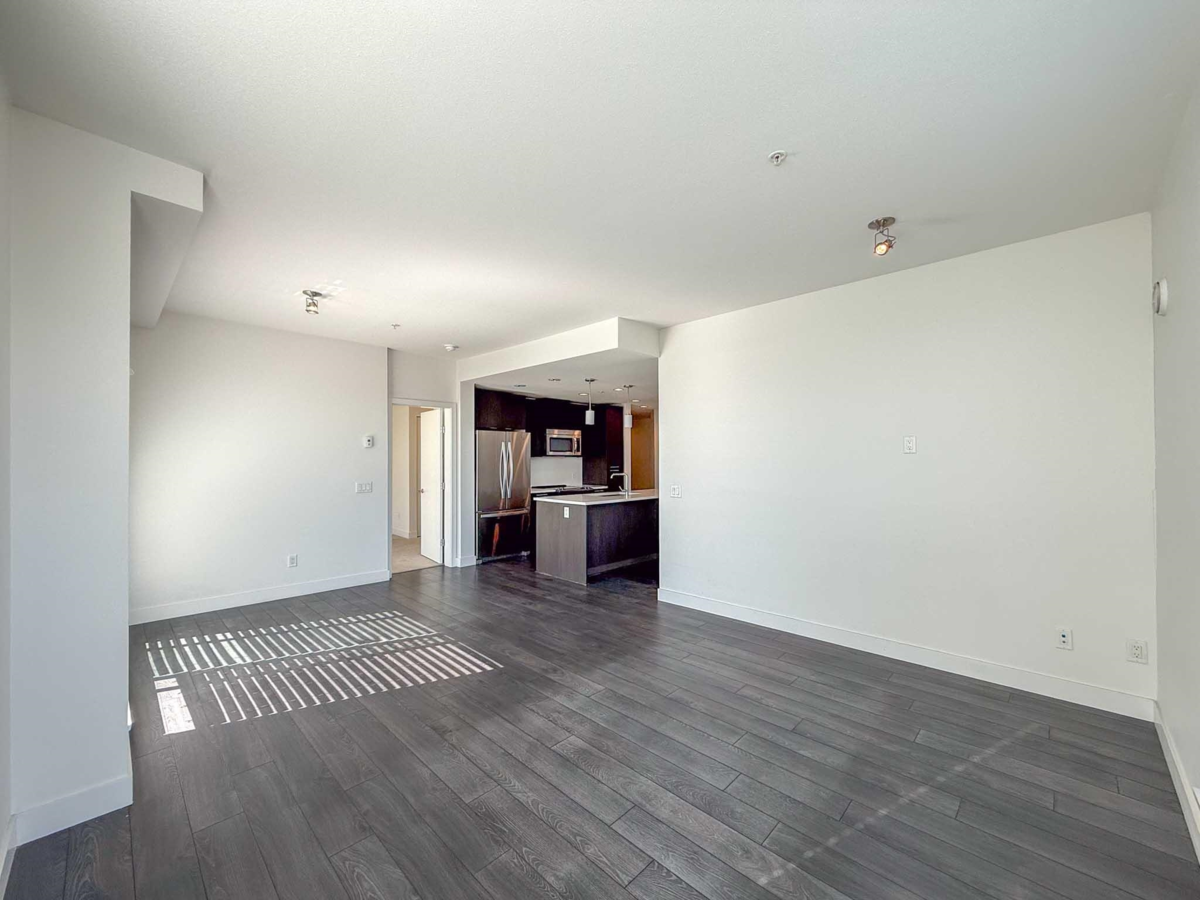 Kitchen Island Photo of 524 723 W 3rd Street, North Vancouver, BC