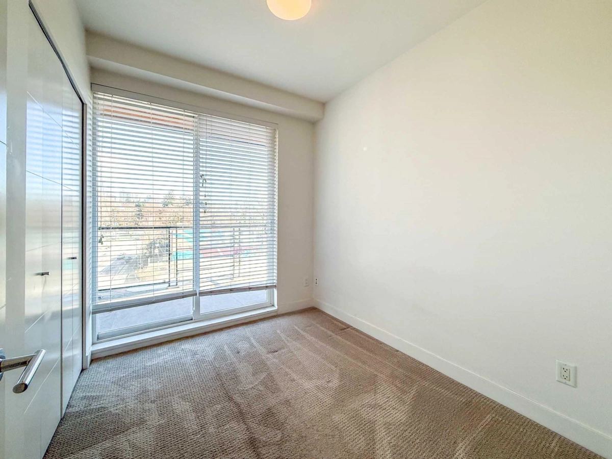 Walk-In Closet Photo of 524 723 W 3rd Street, North Vancouver, BC