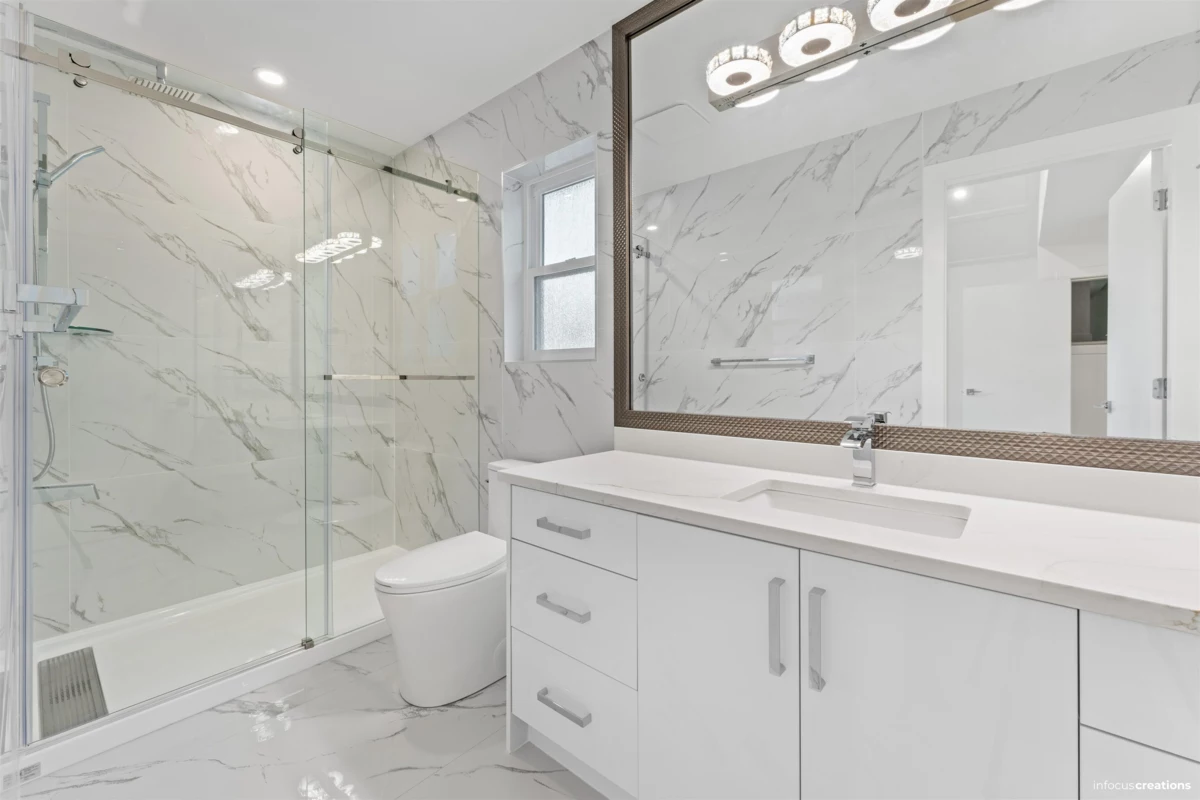 Entry Foyer Photo of 5754 16a Avenue, Delta, BC