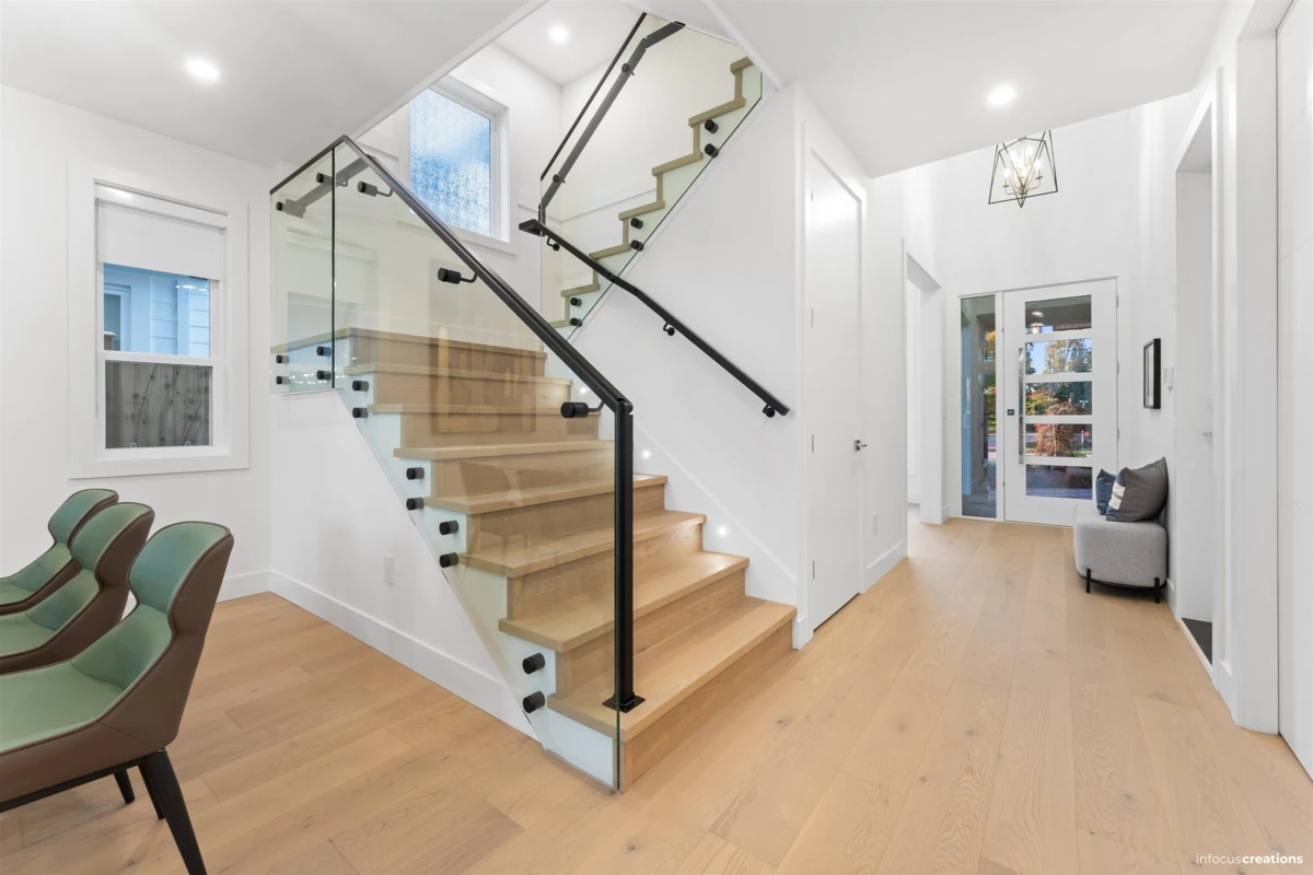 Guest Bathroom Photo of 5754 16a Avenue, Delta, BC